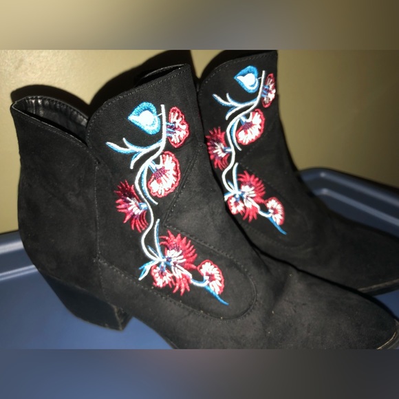 Carlos by Carlos Santana Black Floral Booties Sz 8 - Picture 5 of 9